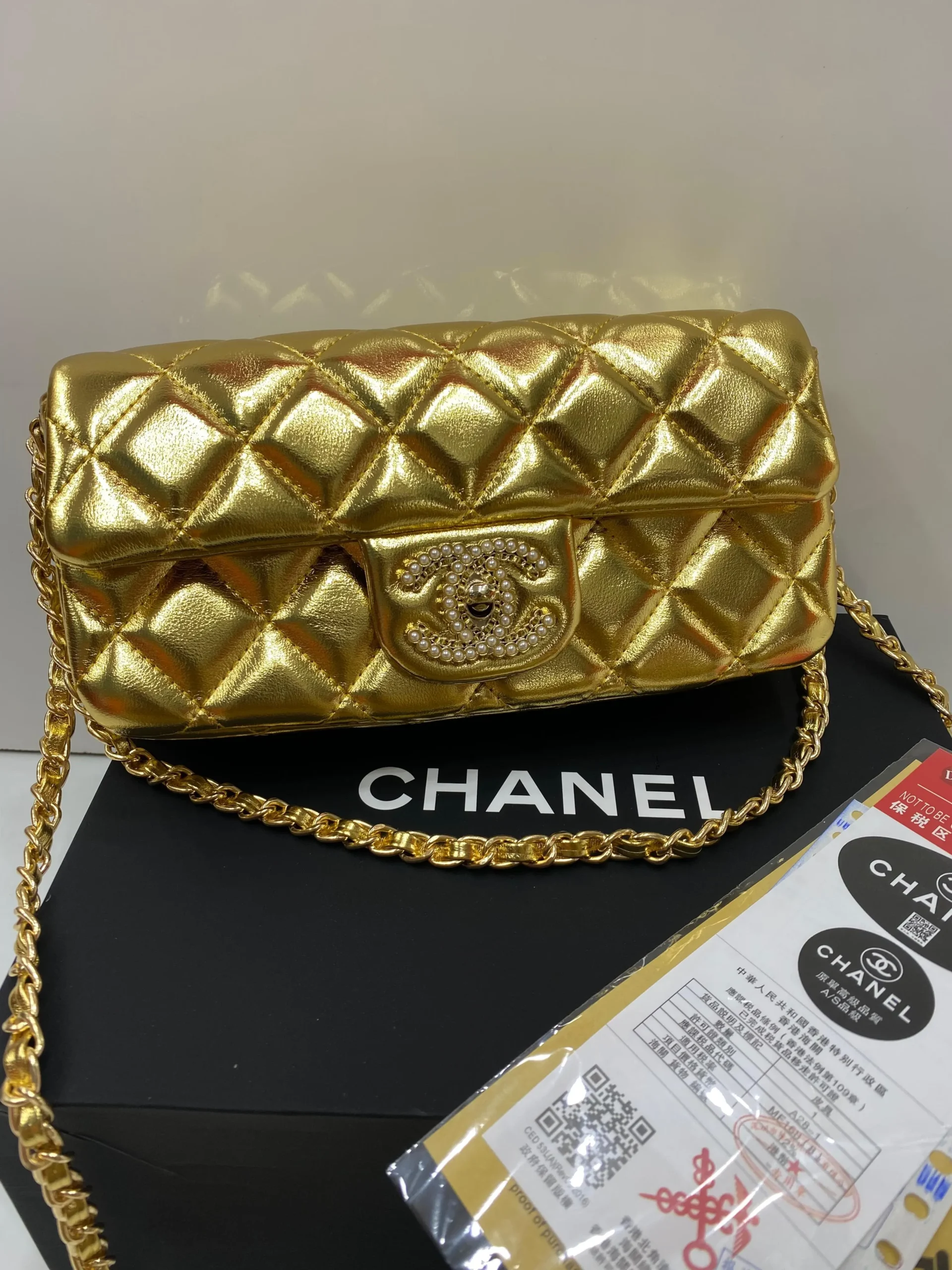 CHANNEL OFFICIAL MODEL