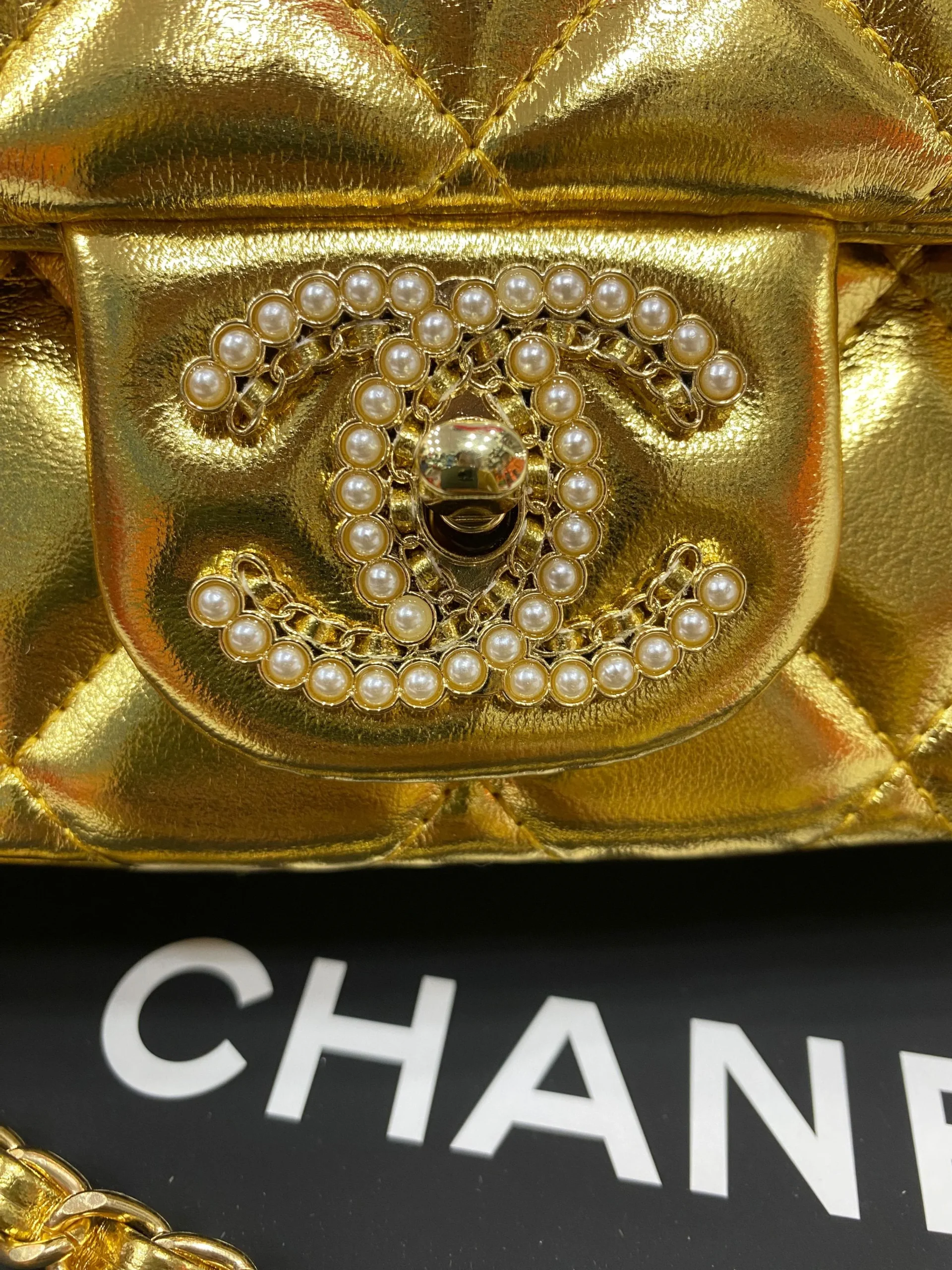 CHANNEL OFFICIAL MODEL - Image 2