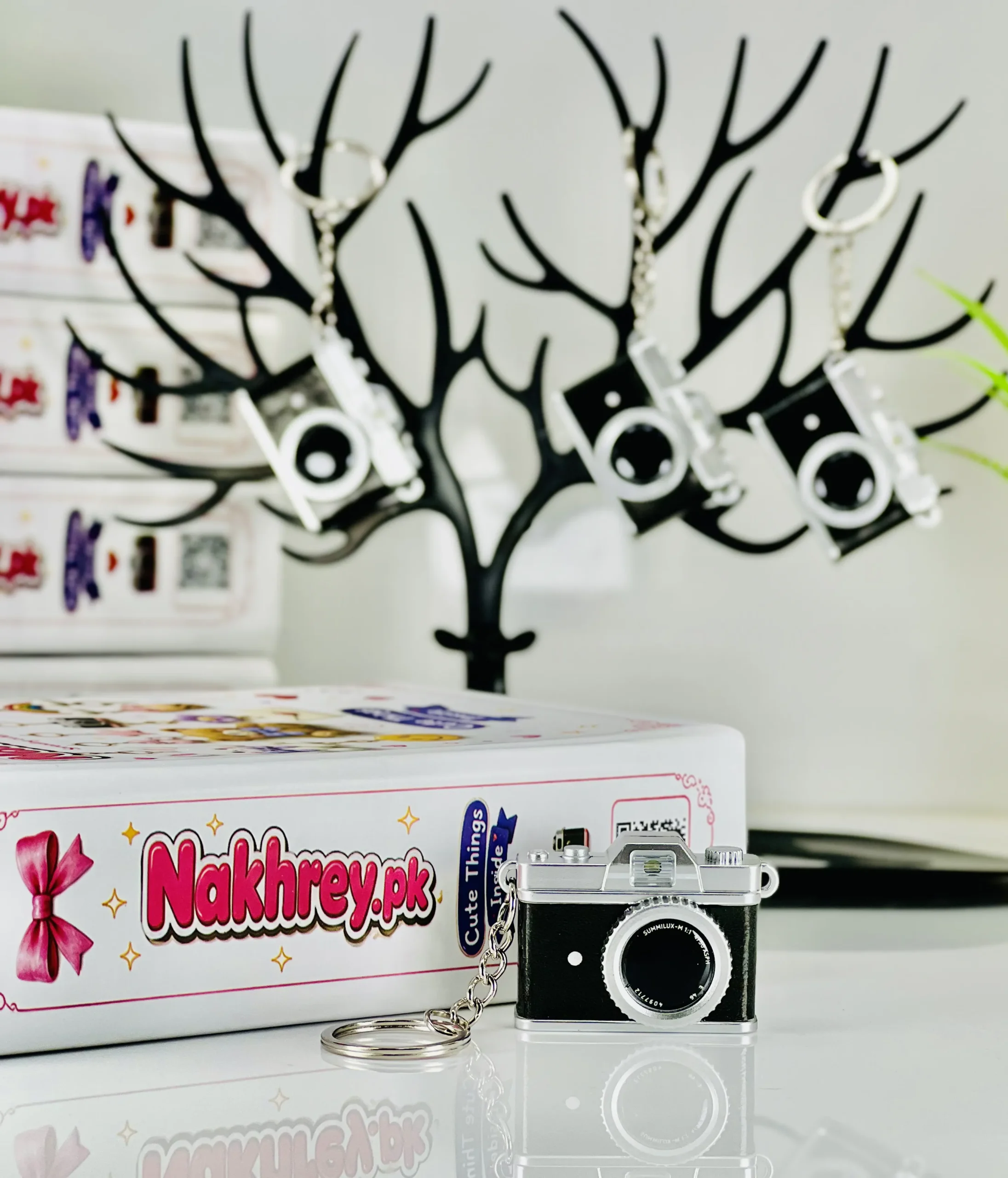 Mini DSLR Camera Keychain with Flash & Shutter Sound - Image 8